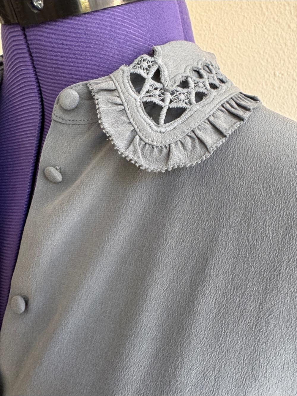 Sézane Suzanne Vintage Blue 100% Silk Ruffle Embroidered Shirt FR 34 US 2 - Picture 5 of 9